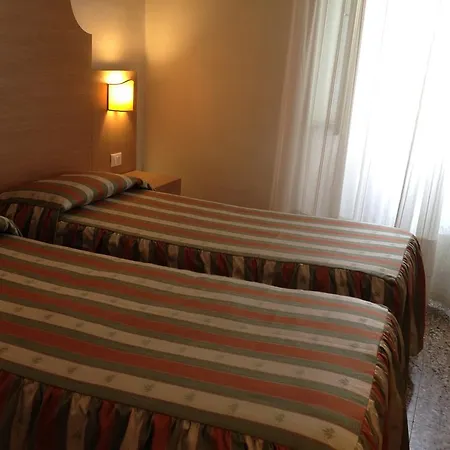 Giugni Hotel 2*