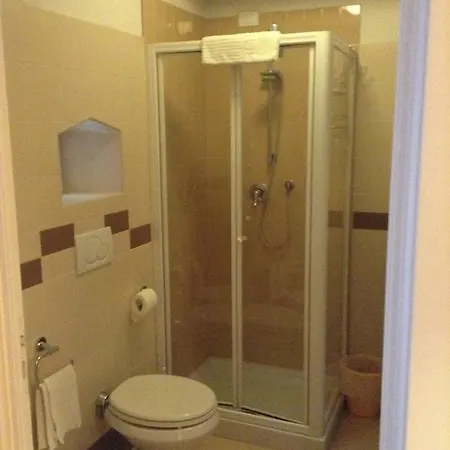 Giugni Hotel 2*