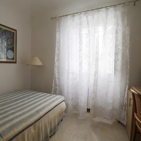 Giugni Hotel 2*