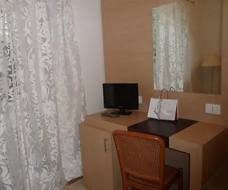 Giugni Hotel 2*
