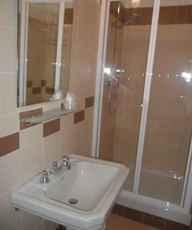 Giugni Hotel 2*